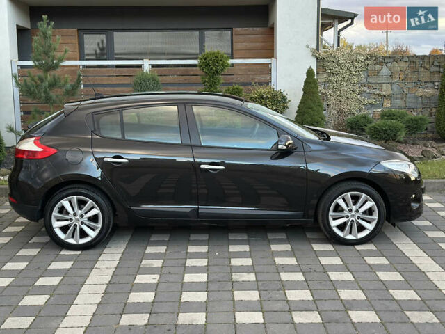 Рено Меган 2011 в Стрые на Automoto.ua Черный Рено Меган, объемом двигателя 1.6 л и пробегом 255 тыс. км за 6950 $, фото 57 на Automoto.ua