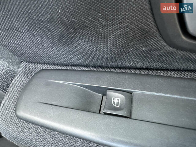 Рено Меган 2011 в Стрые на Automoto.ua Черный Рено Меган, объемом двигателя 1.6 л и пробегом 255 тыс. км за 6950 $, фото 87 на Automoto.ua