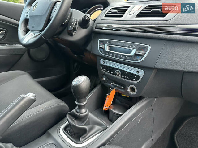 Рено Меган 2011 в Стрые на Automoto.ua Черный Рено Меган, объемом двигателя 1.6 л и пробегом 255 тыс. км за 6950 $, фото 93 на Automoto.ua