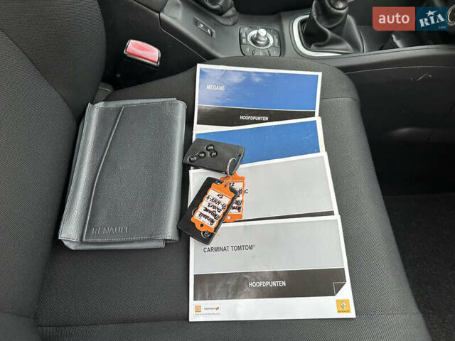 Рено Меган 2011 в Стрые на Automoto.ua Черный Рено Меган, объемом двигателя 1.6 л и пробегом 255 тыс. км за 6950 $, фото 119 на Automoto.ua