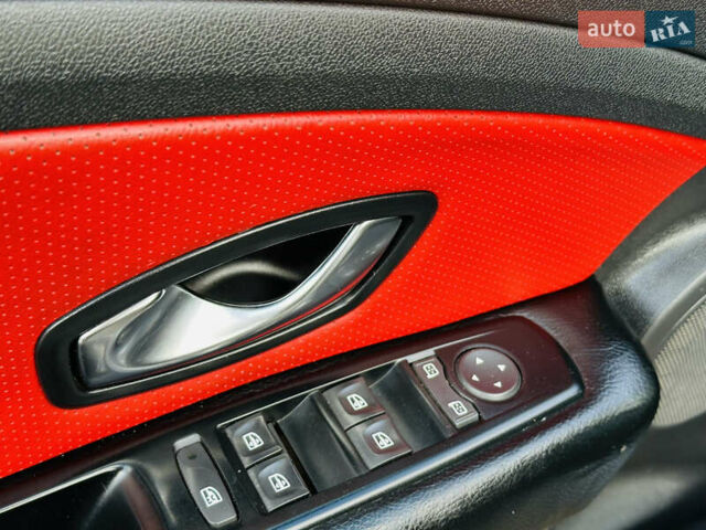 Черный Рено Меган, объемом двигателя 1.6 л и пробегом 250 тыс. км за 6500 $, фото 24 на Automoto.ua