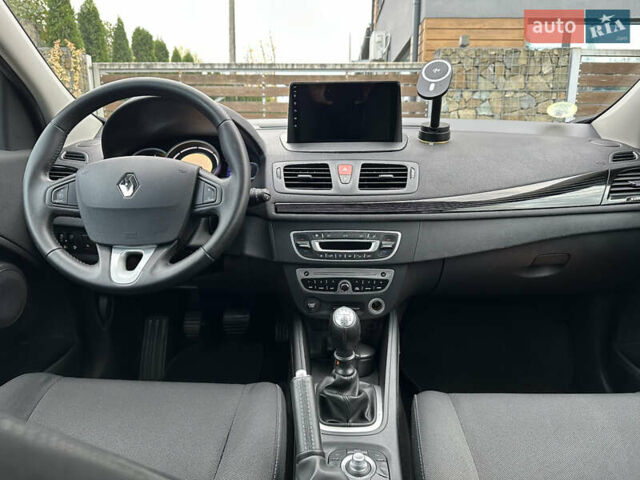 Рено Меган 2011 в Стрые на Automoto.ua Черный Рено Меган, объемом двигателя 1.6 л и пробегом 255 тыс. км за 6950 $, фото 111 на Automoto.ua
