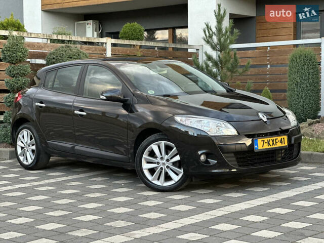 Рено Меган 2011 в Стрые на Automoto.ua Черный Рено Меган, объемом двигателя 1.6 л и пробегом 255 тыс. км за 6950 $, фото 63 на Automoto.ua