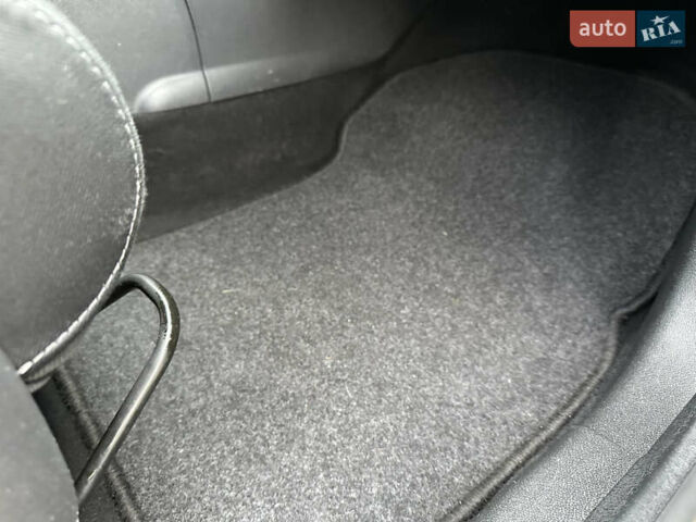 Рено Меган 2011 в Стрые на Automoto.ua Черный Рено Меган, объемом двигателя 1.6 л и пробегом 255 тыс. км за 6950 $, фото 92 на Automoto.ua