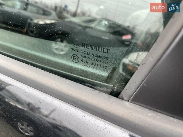 Черный Рено Меган, объемом двигателя 1.6 л и пробегом 108 тыс. км за 8000 $, фото 25 на Automoto.ua