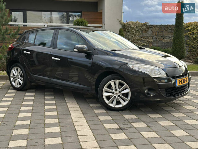 Рено Меган 2011 в Стрые на Automoto.ua Черный Рено Меган, объемом двигателя 1.6 л и пробегом 255 тыс. км за 6950 $, фото 26 на Automoto.ua