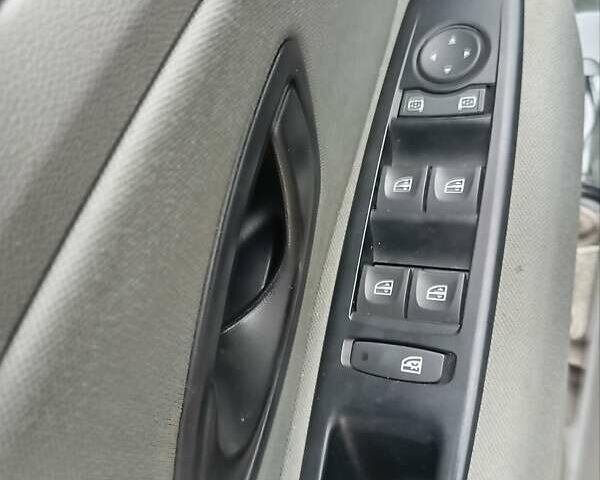 Черный Рено Меган, объемом двигателя 1.5 л и пробегом 218 тыс. км за 6300 $, фото 12 на Automoto.ua