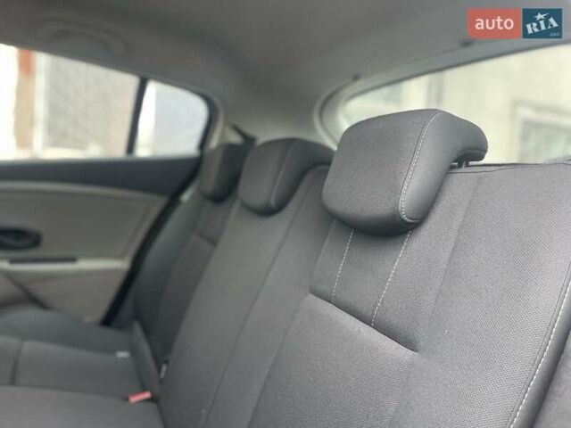 Черный Рено Меган, объемом двигателя 1.6 л и пробегом 108 тыс. км за 8000 $, фото 54 на Automoto.ua