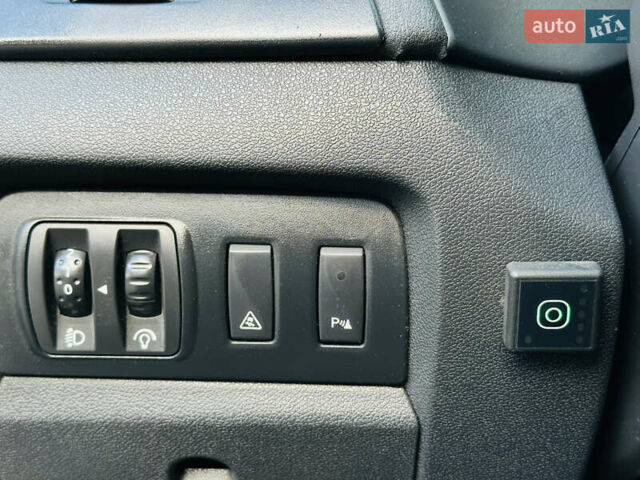 Черный Рено Меган, объемом двигателя 1.6 л и пробегом 250 тыс. км за 6500 $, фото 29 на Automoto.ua