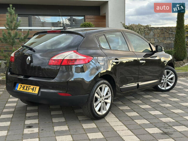 Рено Меган 2011 в Стрые на Automoto.ua Черный Рено Меган, объемом двигателя 1.6 л и пробегом 255 тыс. км за 6950 $, фото 32 на Automoto.ua