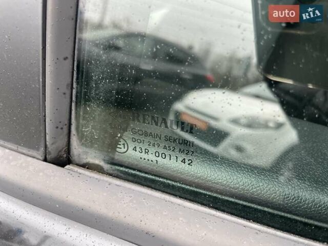 Черный Рено Меган, объемом двигателя 1.6 л и пробегом 108 тыс. км за 8000 $, фото 26 на Automoto.ua