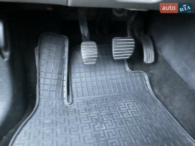 Черный Рено Меган, объемом двигателя 1.6 л и пробегом 153 тыс. км за 7200 $, фото 32 на Automoto.ua