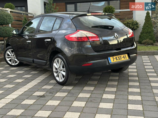 Рено Меган 2011 в Стрые на Automoto.ua Черный Рено Меган, объемом двигателя 1.6 л и пробегом 255 тыс. км за 6950 $, фото 18 на Automoto.ua