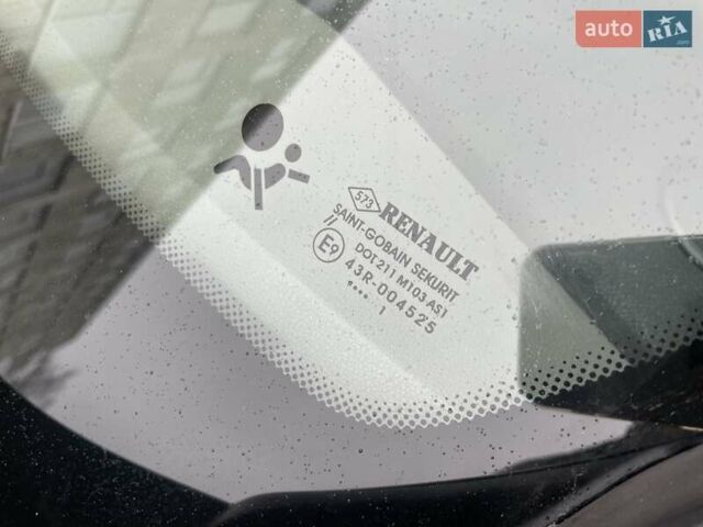 Черный Рено Меган, объемом двигателя 1.6 л и пробегом 108 тыс. км за 8000 $, фото 24 на Automoto.ua