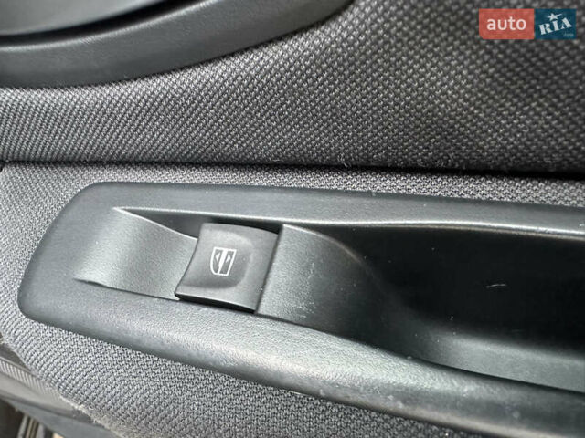 Рено Меган 2011 в Стрые на Automoto.ua Черный Рено Меган, объемом двигателя 1.6 л и пробегом 255 тыс. км за 6950 $, фото 102 на Automoto.ua