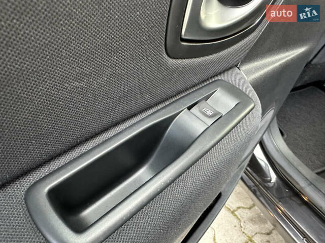 Рено Меган 2011 в Стрые на Automoto.ua Черный Рено Меган, объемом двигателя 1.6 л и пробегом 255 тыс. км за 6950 $, фото 96 на Automoto.ua