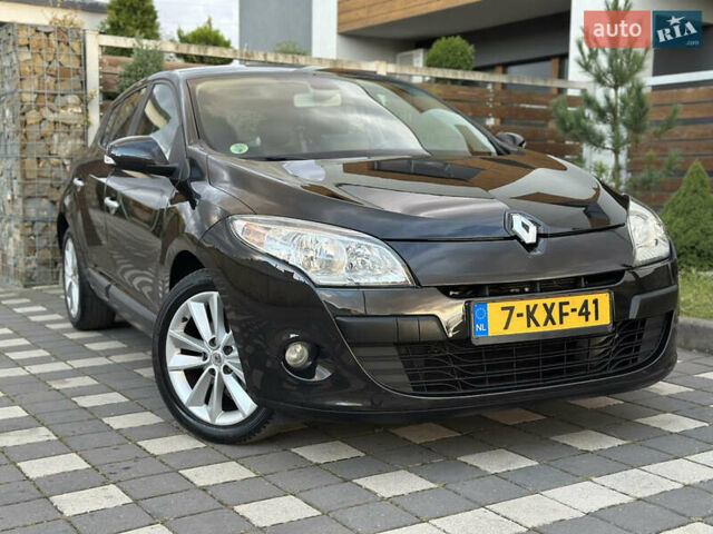 Рено Меган 2011 в Стрые на Automoto.ua Черный Рено Меган, объемом двигателя 1.6 л и пробегом 255 тыс. км за 6950 $, фото 64 на Automoto.ua