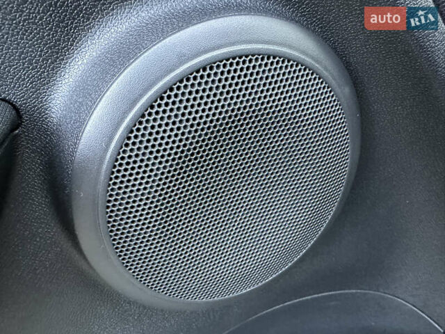 Рено Меган 2011 в Стрые на Automoto.ua Черный Рено Меган, объемом двигателя 1.6 л и пробегом 255 тыс. км за 6950 $, фото 74 на Automoto.ua