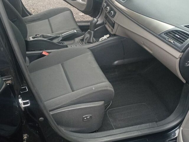 Черный Рено Меган, объемом двигателя 0 л и пробегом 295 тыс. км за 5300 $, фото 12 на Automoto.ua