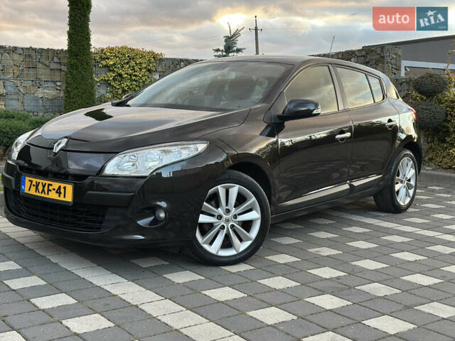 Рено Меган 2011 в Стрые на Automoto.ua Черный Рено Меган, объемом двигателя 1.6 л и пробегом 255 тыс. км за 6950 $, фото 72 на Automoto.ua