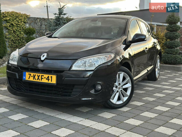 Рено Меган 2011 в Стрые на Automoto.ua Черный Рено Меган, объемом двигателя 1.6 л и пробегом 255 тыс. км за 6950 $, фото 70 на Automoto.ua