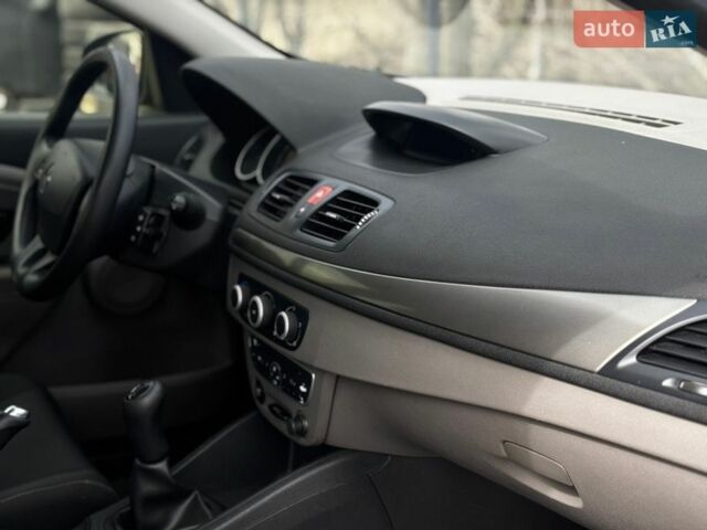 Черный Рено Меган, объемом двигателя 1.46 л и пробегом 135 тыс. км за 6250 $, фото 5 на Automoto.ua