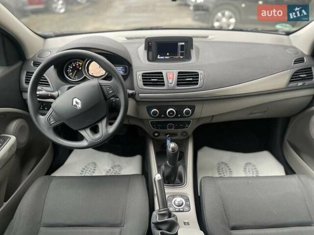 Черный Рено Меган, объемом двигателя 1.6 л и пробегом 108 тыс. км за 8000 $, фото 4 на Automoto.ua