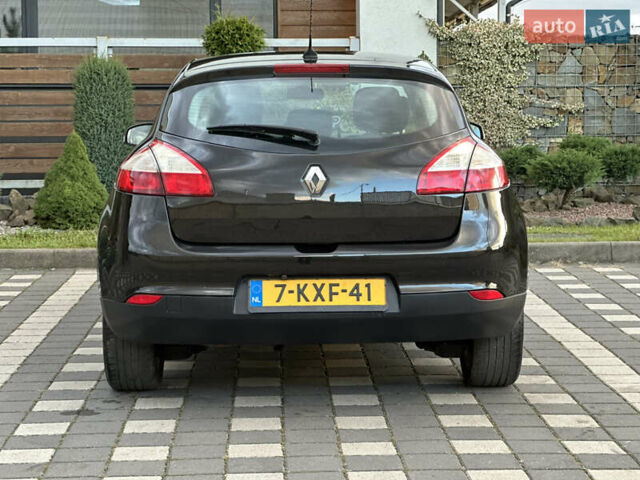 Рено Меган 2011 в Стрые на Automoto.ua Черный Рено Меган, объемом двигателя 1.6 л и пробегом 255 тыс. км за 6950 $, фото 51 на Automoto.ua