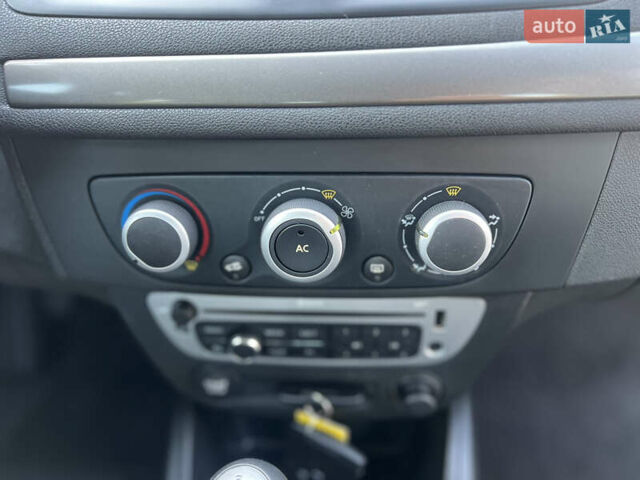 Черный Рено Меган, объемом двигателя 1.6 л и пробегом 210 тыс. км за 7600 $, фото 15 на Automoto.ua