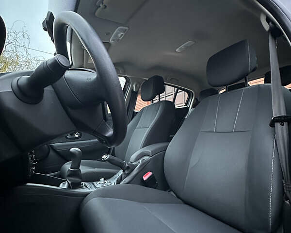 Черный Рено Меган, объемом двигателя 1.6 л и пробегом 211 тыс. км за 7400 $, фото 12 на Automoto.ua