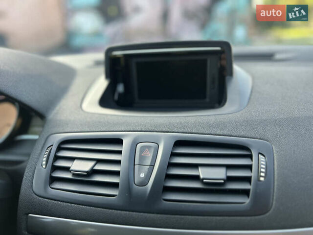 Черный Рено Меган, объемом двигателя 1.6 л и пробегом 210 тыс. км за 7600 $, фото 16 на Automoto.ua