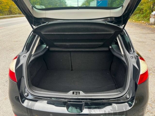 Черный Рено Меган, объемом двигателя 1.6 л и пробегом 178 тыс. км за 8500 $, фото 7 на Automoto.ua