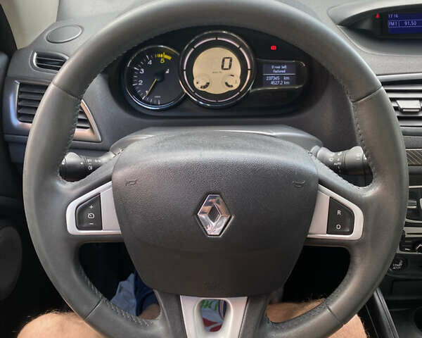 Чорний Рено Меган, об'ємом двигуна 1.46 л та пробігом 237 тис. км за 6700 $, фото 24 на Automoto.ua