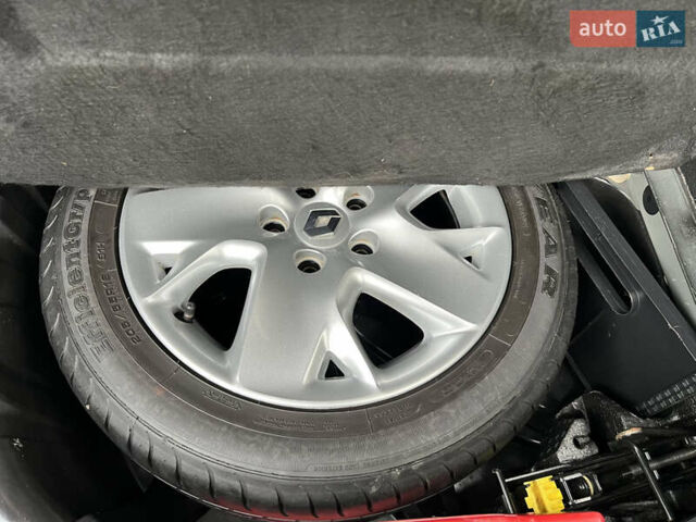 Черный Рено Меган, объемом двигателя 1.6 л и пробегом 206 тыс. км за 7300 $, фото 45 на Automoto.ua