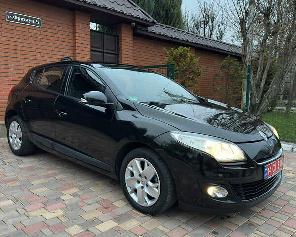 Черный Рено Меган, объемом двигателя 1.6 л и пробегом 211 тыс. км за 7400 $, фото 3 на Automoto.ua