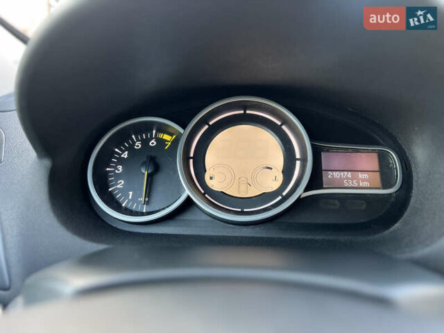 Черный Рено Меган, объемом двигателя 1.6 л и пробегом 210 тыс. км за 7600 $, фото 18 на Automoto.ua