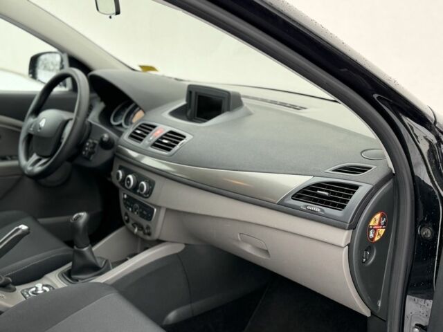 Черный Рено Меган, объемом двигателя 1.6 л и пробегом 180 тыс. км за 7199 $, фото 14 на Automoto.ua