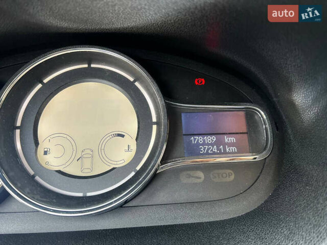 Черный Рено Меган, объемом двигателя 1.6 л и пробегом 178 тыс. км за 8500 $, фото 7 на Automoto.ua
