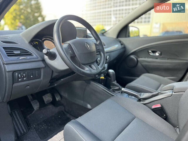 Черный Рено Меган, объемом двигателя 1.6 л и пробегом 210 тыс. км за 7600 $, фото 6 на Automoto.ua