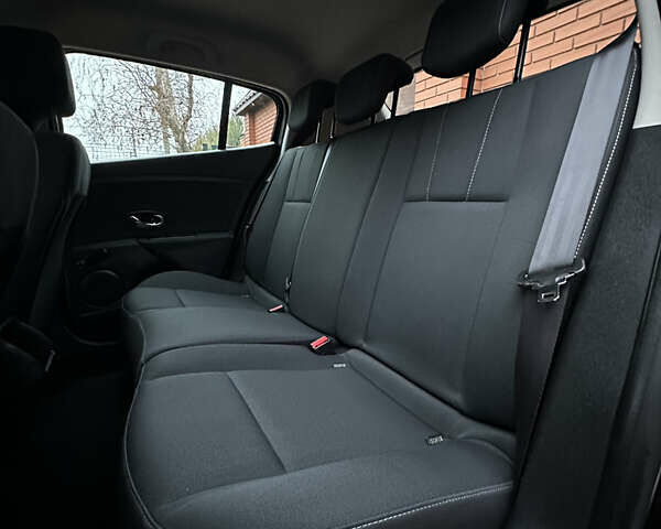 Черный Рено Меган, объемом двигателя 1.6 л и пробегом 211 тыс. км за 7400 $, фото 17 на Automoto.ua