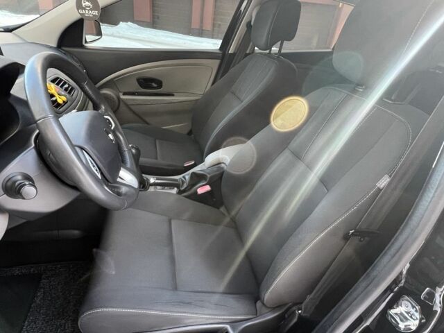 Чорний Рено Меган, об'ємом двигуна 1.6 л та пробігом 206 тис. км за 7300 $, фото 4 на Automoto.ua