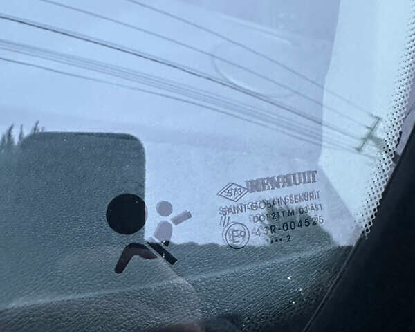 Черный Рено Меган, объемом двигателя 1.6 л и пробегом 211 тыс. км за 7400 $, фото 27 на Automoto.ua