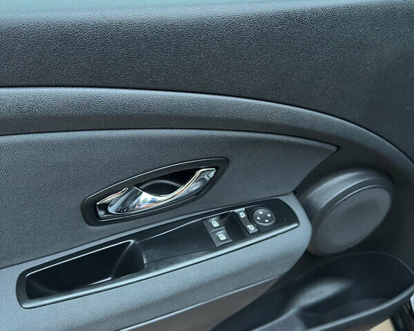 Черный Рено Меган, объемом двигателя 1.6 л и пробегом 211 тыс. км за 7400 $, фото 8 на Automoto.ua