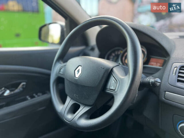 Черный Рено Меган, объемом двигателя 1.6 л и пробегом 210 тыс. км за 7600 $, фото 17 на Automoto.ua