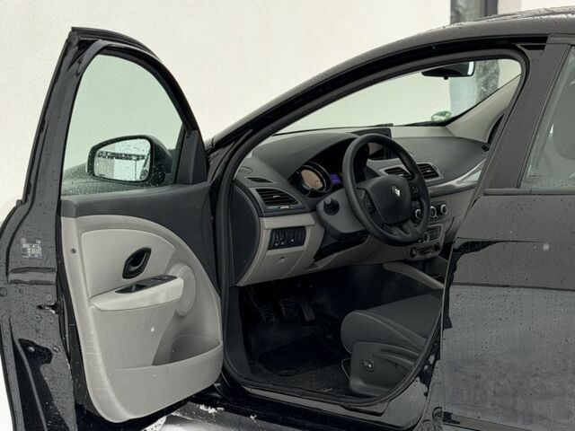 Черный Рено Меган, объемом двигателя 1.6 л и пробегом 180 тыс. км за 7199 $, фото 10 на Automoto.ua