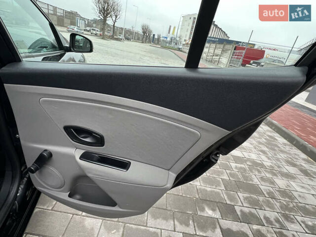 Черный Рено Меган, объемом двигателя 1.6 л и пробегом 206 тыс. км за 7300 $, фото 38 на Automoto.ua