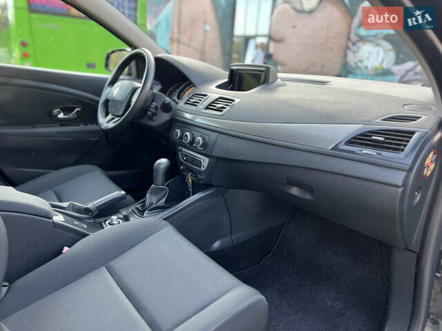 Черный Рено Меган, объемом двигателя 1.6 л и пробегом 210 тыс. км за 7600 $, фото 11 на Automoto.ua