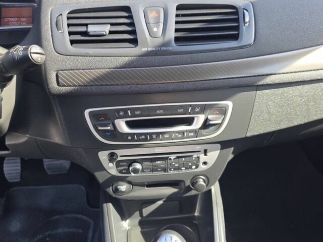 Черный Рено Меган, объемом двигателя 1.5 л и пробегом 279 тыс. км за 7600 $, фото 16 на Automoto.ua