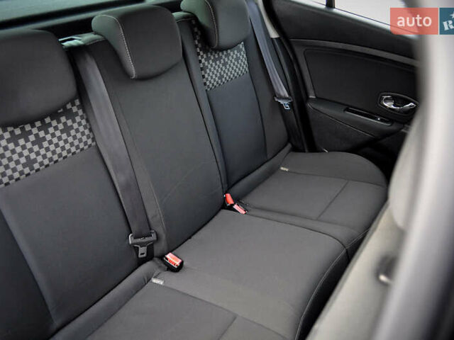 Черный Рено Меган, объемом двигателя 1.6 л и пробегом 179 тыс. км за 8300 $, фото 64 на Automoto.ua