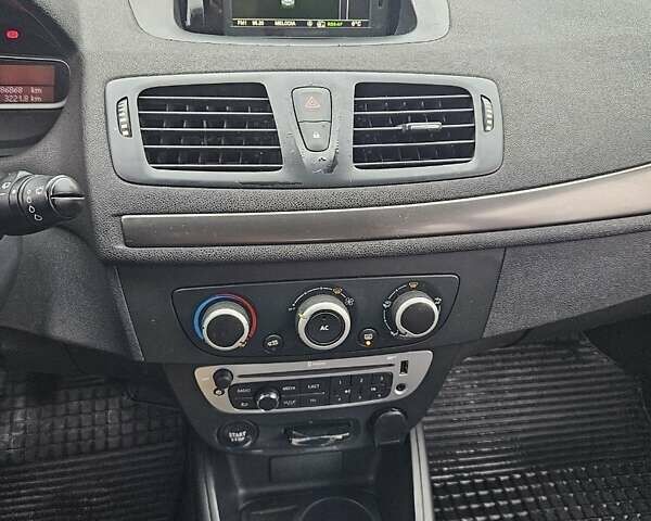 Черный Рено Меган, объемом двигателя 1.46 л и пробегом 286 тыс. км за 6350 $, фото 11 на Automoto.ua